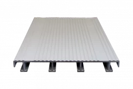 sanFLOOR® 162 mit Rillen RAL 9006 Weißaluminium "Textur" pulverbeschichtet